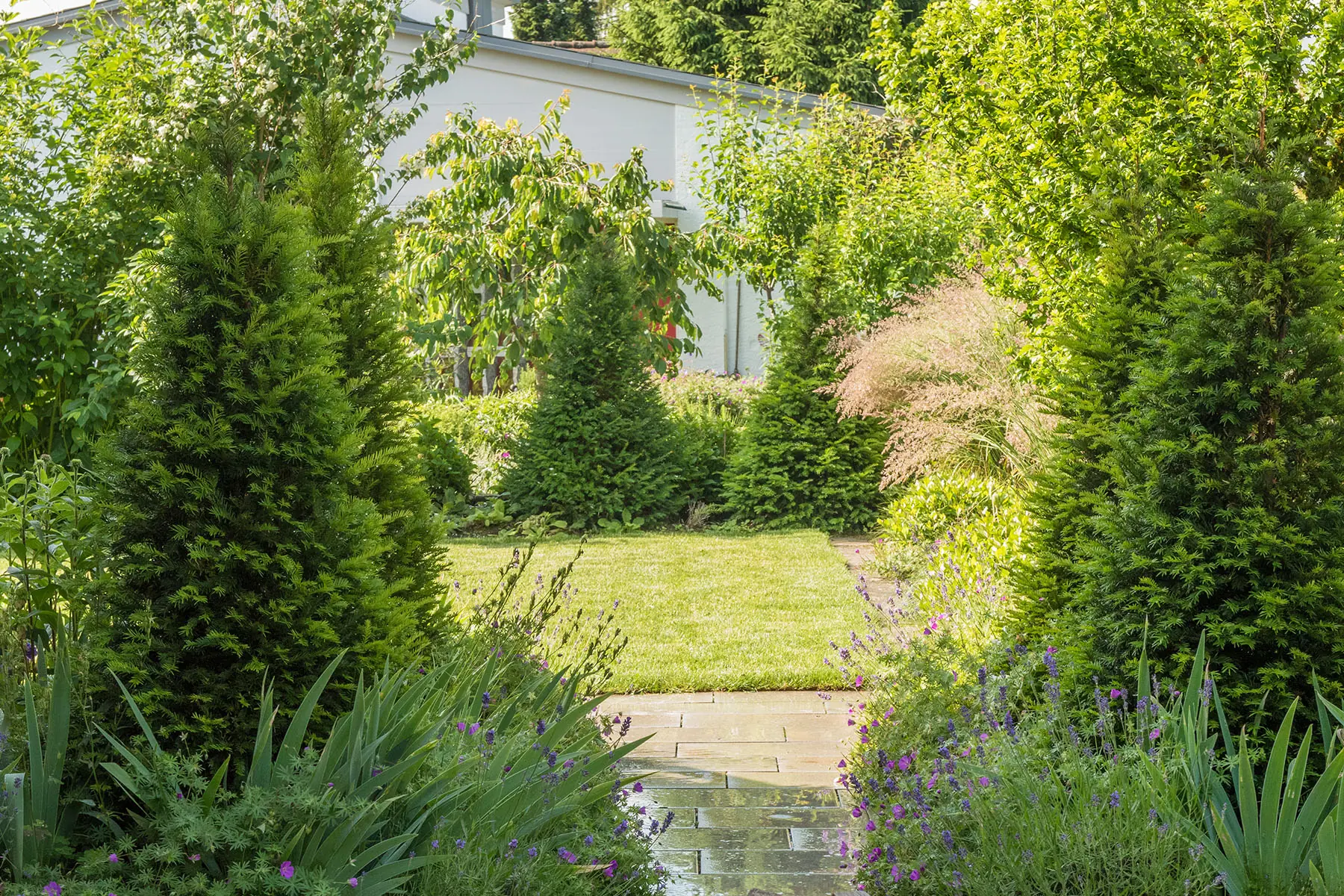 Privatgarten in Zollikofen – ein schattiger Rückzugsort